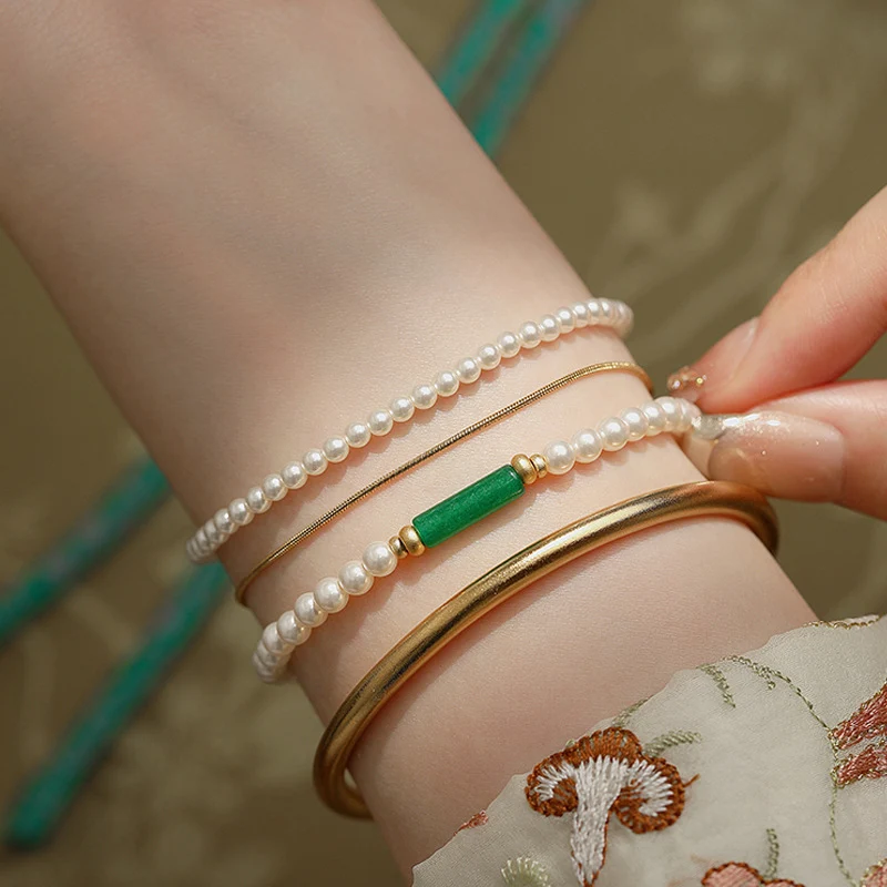 Real pearl bracelet shell pearls jade center 925 silver closeup
