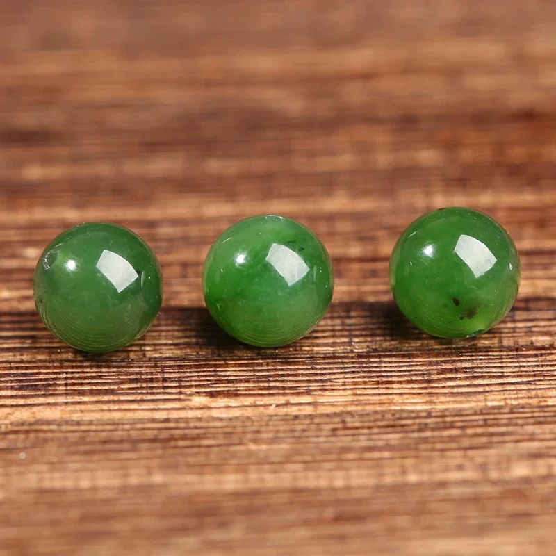 Natural inclusions and texture in genuine Hetian jade