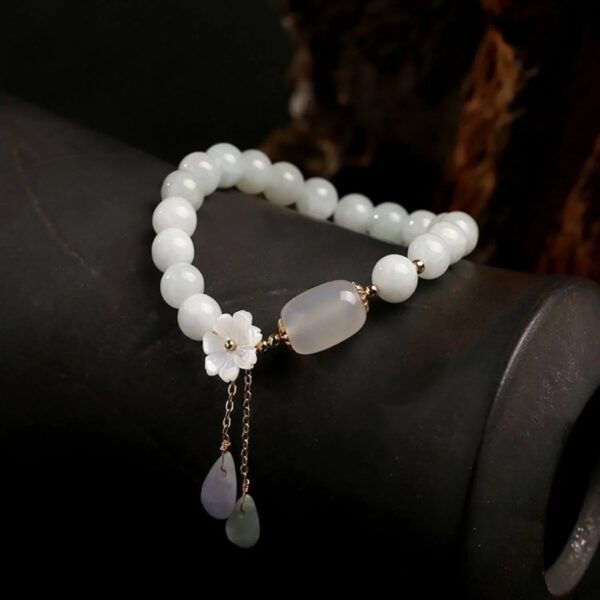 White Jade Shell Floral Beaded Bracelet