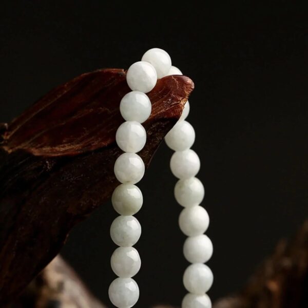 White Jade Shell Floral Beaded Bracelet
