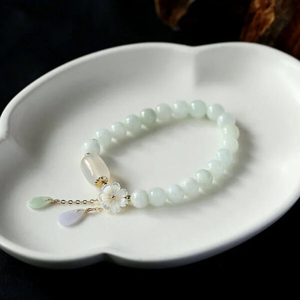 White Jade Shell Floral Beaded Bracelet